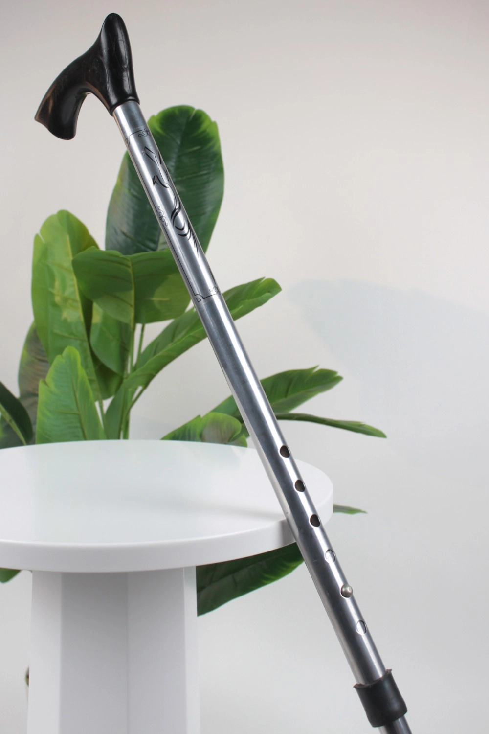 Gri Metal Ayarlanabilir Baston - Ergonomik Saplı, Hafif Alüminyum Güvenli Denge Desteği
