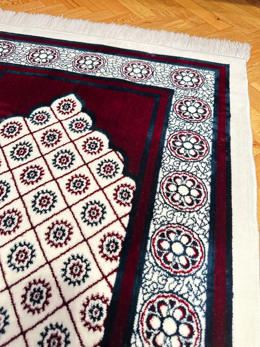 Mihraplı Kabartmalı Kadife Seccade
