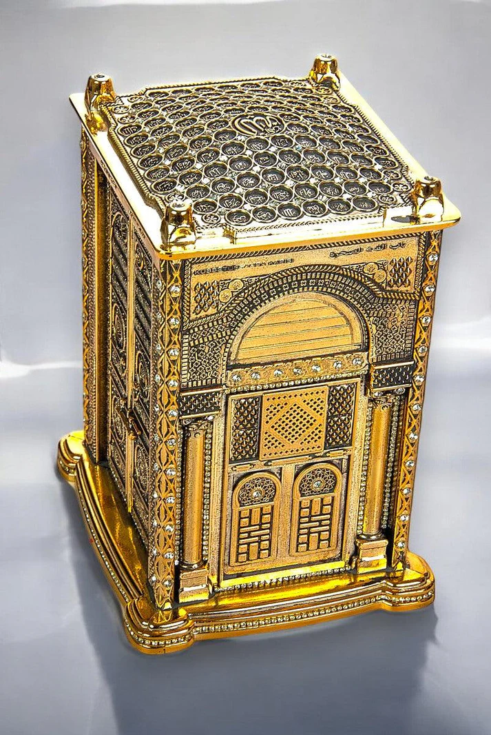 3 Kutsal Kapılı Kabe Tasarımlı Kur’an-ı Kerim ve Lüks Biblo Seti