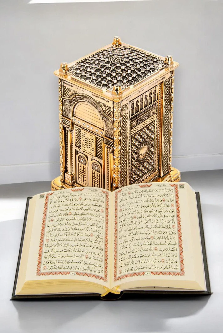 3 Kutsal Kapılı Kabe Tasarımlı Kur’an-ı Kerim ve Lüks Biblo Seti