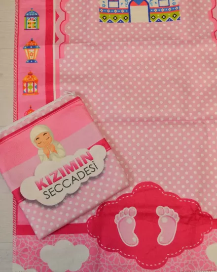 Kızımın Seccadesi Pembe – Fermuarlı Çanta Hediyeli Çocuk Namazlığı