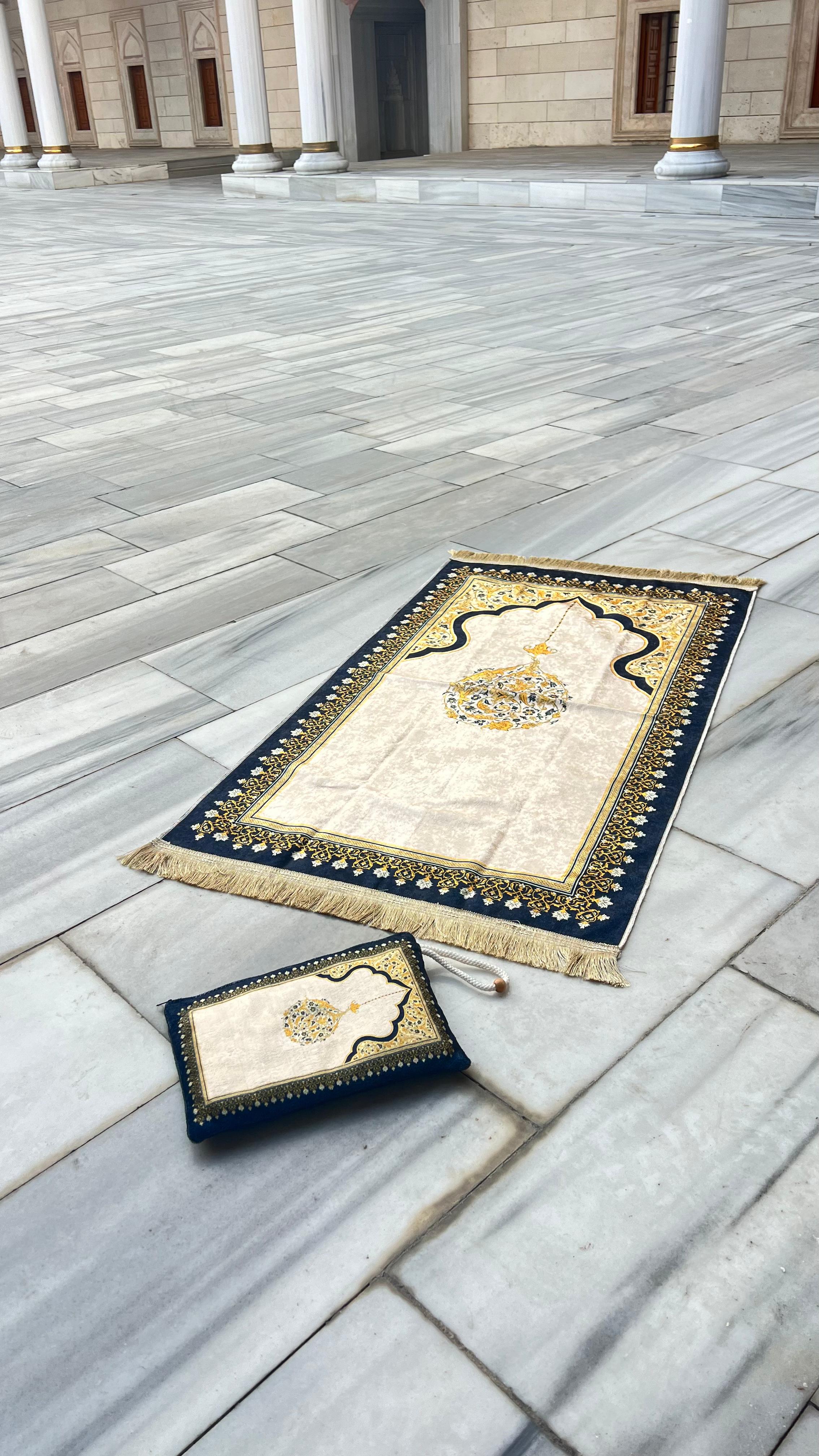 Osmanlı Selçuklu Motifli Çantalı Seyahat Seccadesi | İpeksi Kadife